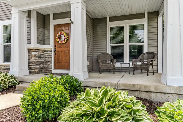 2852 N Saddle Ridge Court, Rockford, MI 49341