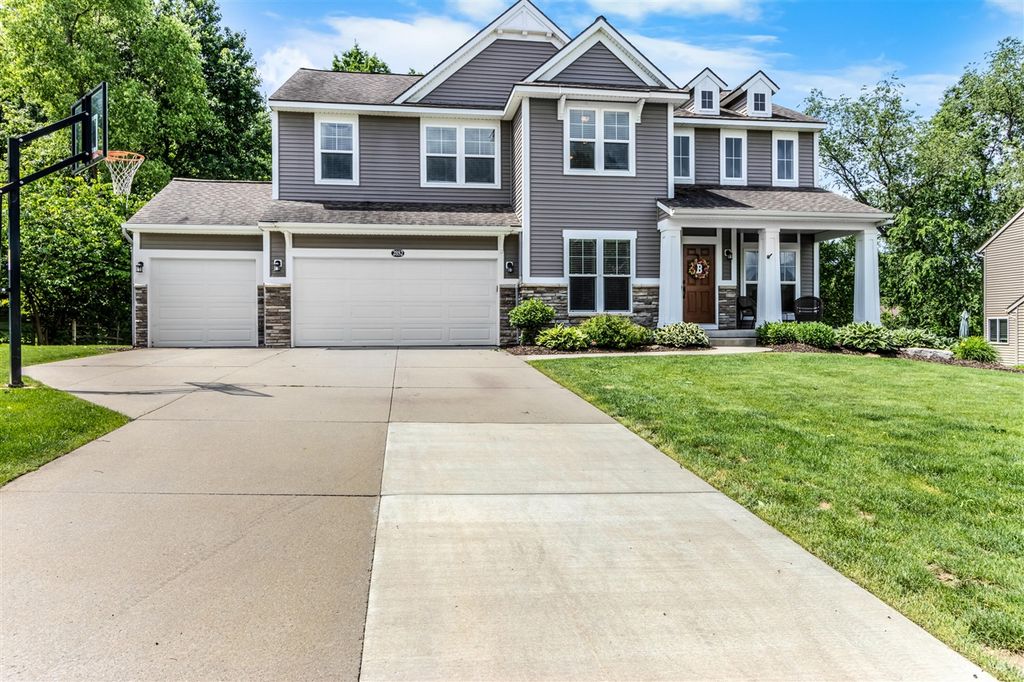 2852 N Saddle Ridge Court, Rockford, MI 49341