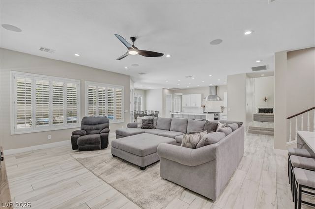 304 Queens Gate Court, Las Vegas, NV 89145