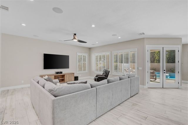 304 Queens Gate Court, Las Vegas, NV 89145