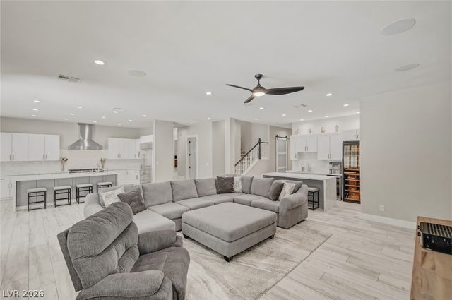 304 Queens Gate Court, Las Vegas, NV 89145