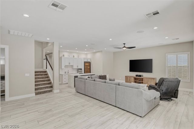 304 Queens Gate Court, Las Vegas, NV 89145