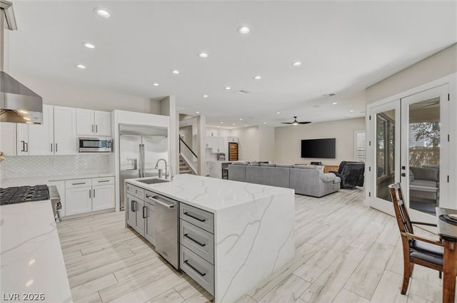 304 Queens Gate Court, Las Vegas, NV 89145