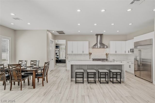 304 Queens Gate Court, Las Vegas, NV 89145