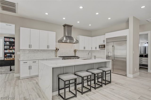 304 Queens Gate Court, Las Vegas, NV 89145