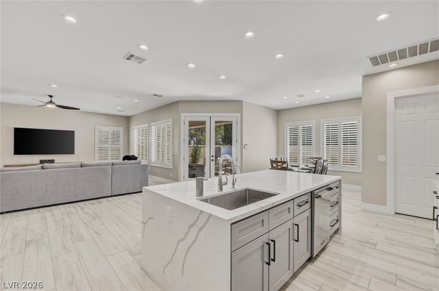 304 Queens Gate Court, Las Vegas, NV 89145