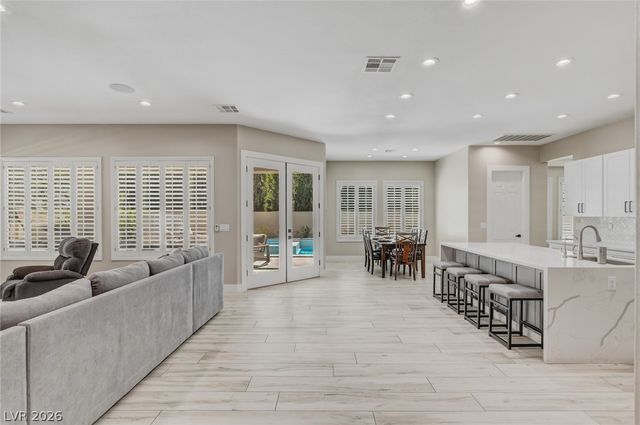304 Queens Gate Court, Las Vegas, NV 89145