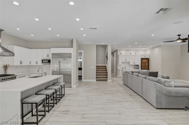 304 Queens Gate Court, Las Vegas, NV 89145