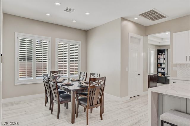 304 Queens Gate Court, Las Vegas, NV 89145