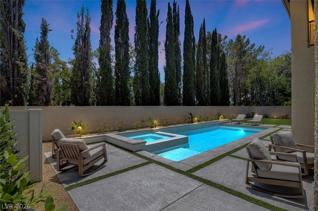 304 Queens Gate Court, Las Vegas, NV 89145