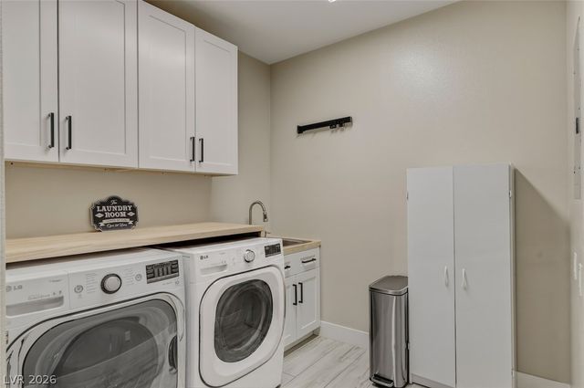 304 Queens Gate Court, Las Vegas, NV 89145