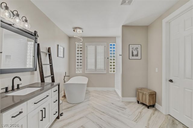 304 Queens Gate Court, Las Vegas, NV 89145