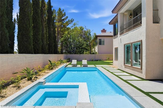 304 Queens Gate Court, Las Vegas, NV 89145