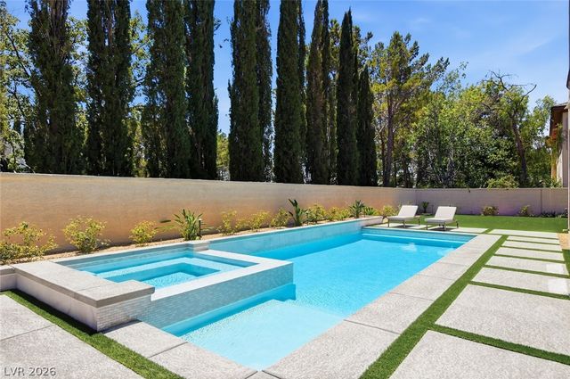 304 Queens Gate Court, Las Vegas, NV 89145