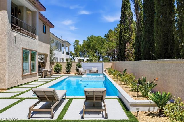 304 Queens Gate Court, Las Vegas, NV 89145