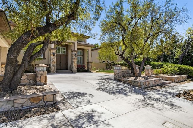 304 Queens Gate Court, Las Vegas, NV 89145
