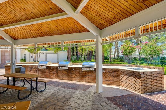 304 Queens Gate Court, Las Vegas, NV 89145