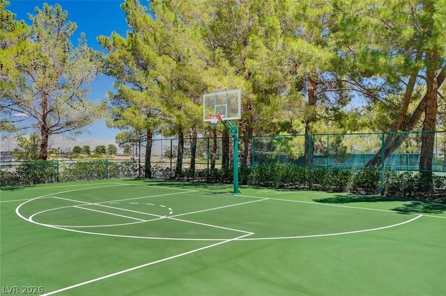 304 Queens Gate Court, Las Vegas, NV 89145
