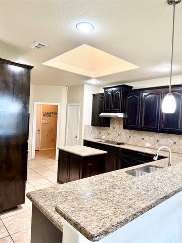 1104 Crest Ridge Drive, Glenn Heights, TX 75154