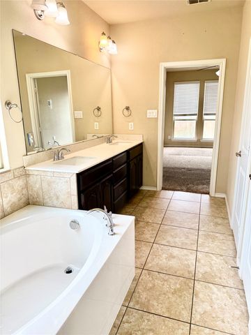 1104 Crest Ridge Drive, Glenn Heights, TX 75154