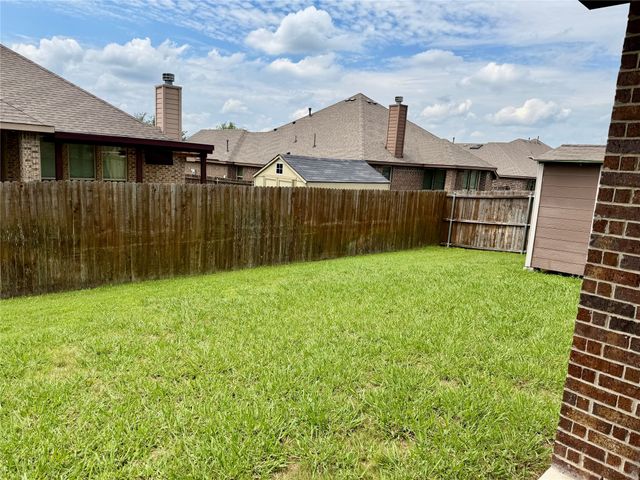 1104 Crest Ridge Drive, Glenn Heights, TX 75154