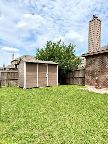 1104 Crest Ridge Drive, Glenn Heights, TX 75154