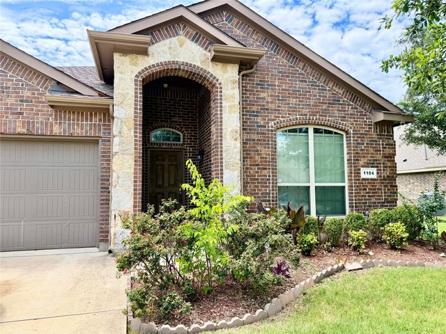 1104 Crest Ridge Drive, Glenn Heights, TX 75154