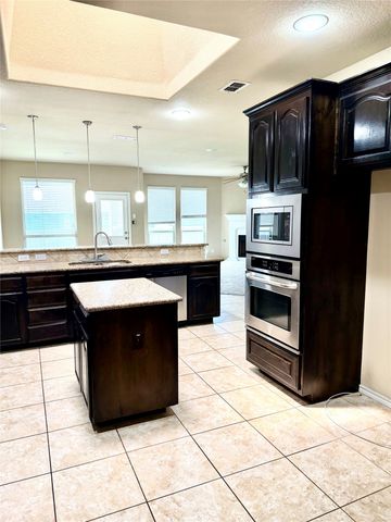1104 Crest Ridge Drive, Glenn Heights, TX 75154