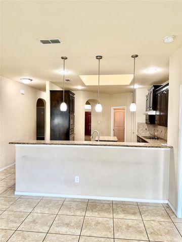 1104 Crest Ridge Drive, Glenn Heights, TX 75154