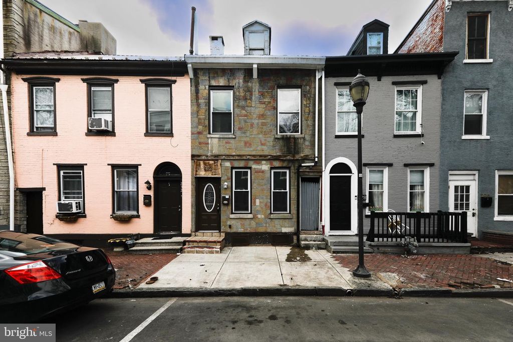 230 S 4TH ST, Reading, PA 19602