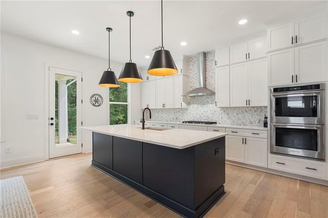 582 Meadow Way, Woodstock, GA 30188