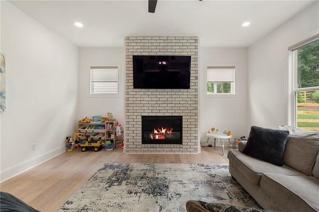 582 Meadow Way, Woodstock, GA 30188