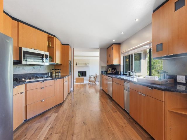 5666 Arboretum Drive, Los Altos, CA 94024