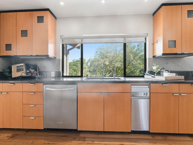 5666 Arboretum Drive, Los Altos, CA 94024