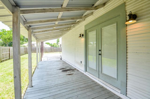 1615 Eagle Lake Road, Sealy, TX 77474