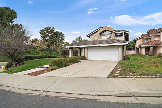 1 Saint Isabella, Laguna Niguel, CA 92677