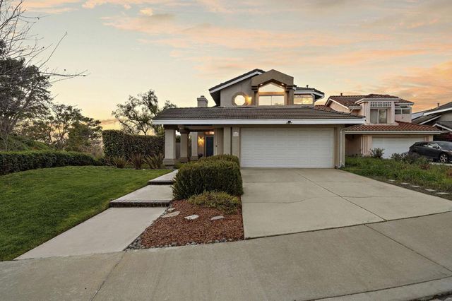 1 Saint Isabella, Laguna Niguel, CA 92677