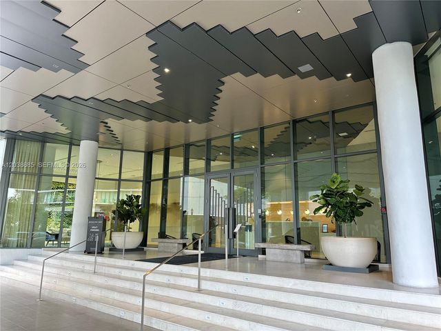 650 NE 32nd Street 1404, Miami, FL 33137