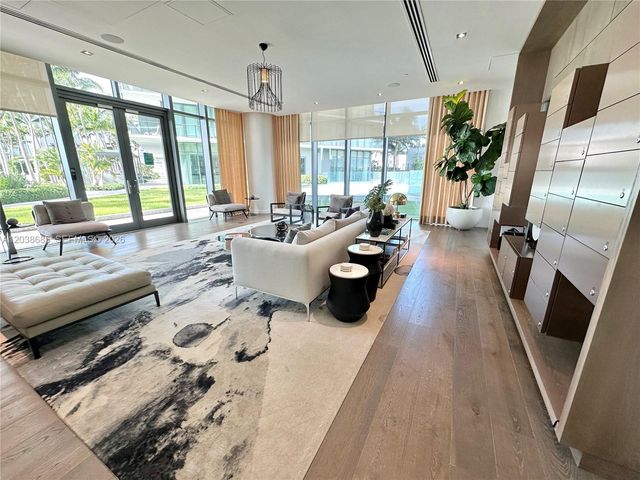 650 NE 32nd Street 1404, Miami, FL 33137