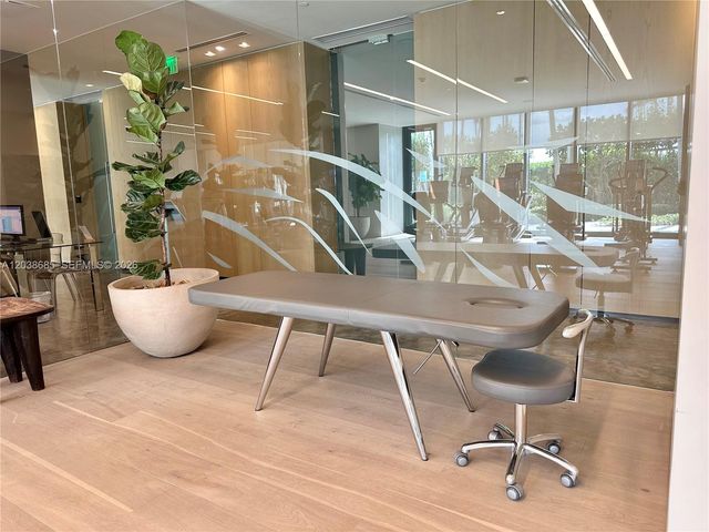 650 NE 32nd Street 1404, Miami, FL 33137