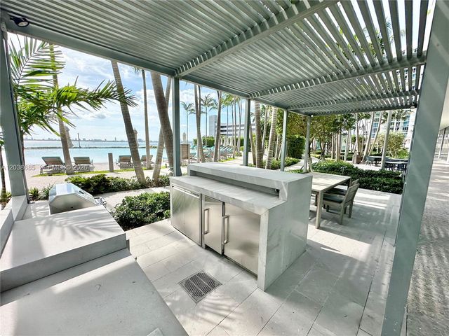 650 NE 32nd Street 1404, Miami, FL 33137