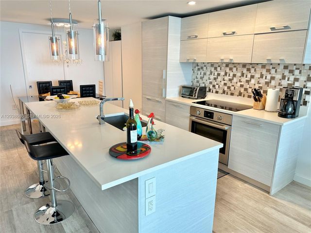 650 NE 32nd Street 1404, Miami, FL 33137