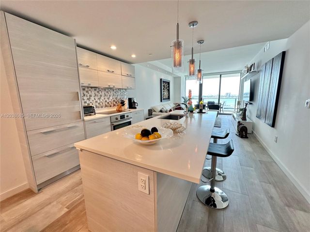 650 NE 32nd Street 1404, Miami, FL 33137