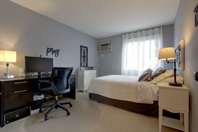 7401 W 101st Street 121, Bloomington, MN 55438