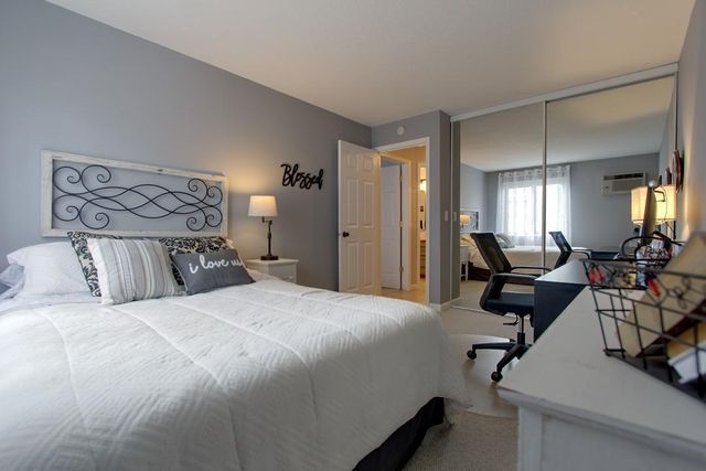 7401 W 101st Street 121, Bloomington, MN 55438