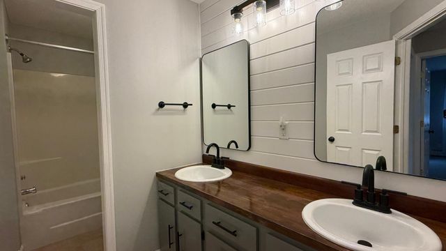 7401 W 101st Street 121, Bloomington, MN 55438