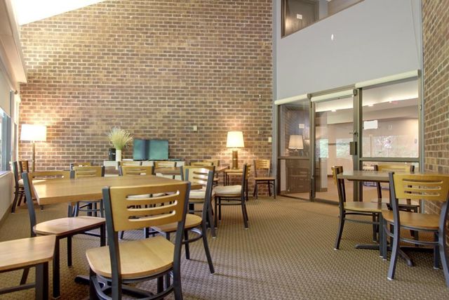 7401 W 101st Street 121, Bloomington, MN 55438