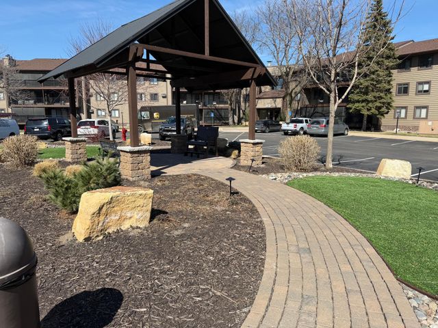 7401 W 101st Street 121, Bloomington, MN 55438