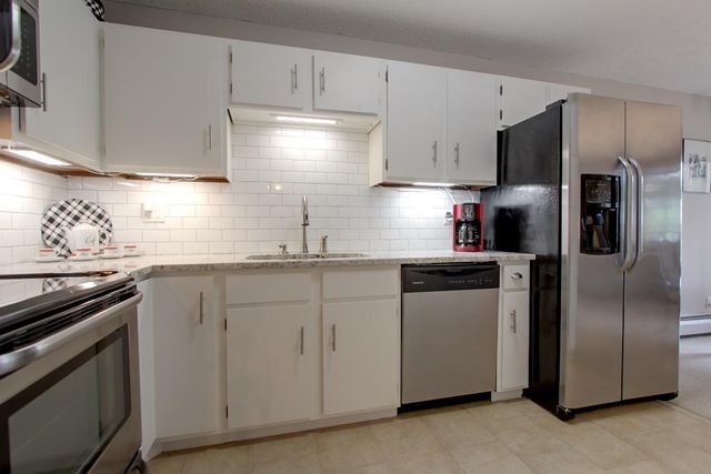 7401 W 101st Street 121, Bloomington, MN 55438