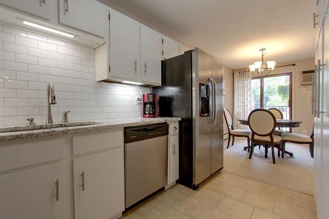 7401 W 101st Street 121, Bloomington, MN 55438